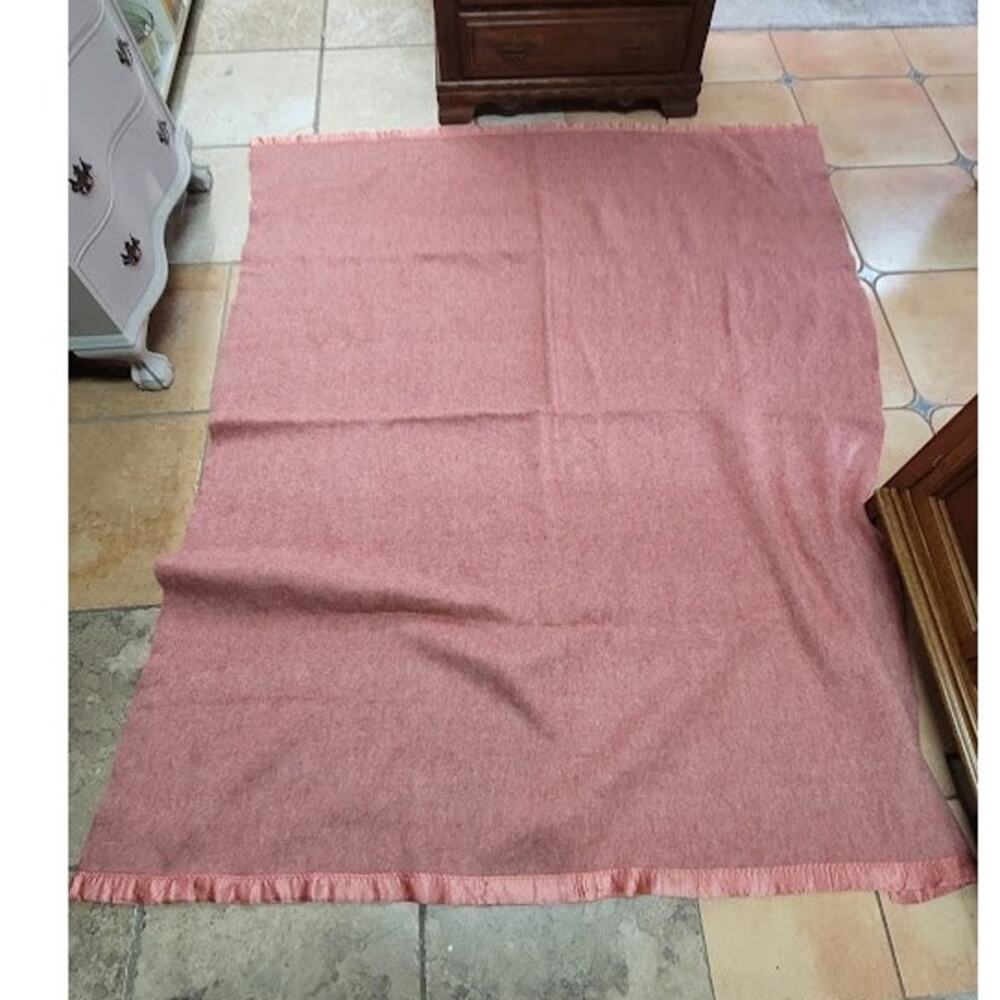 VINTAGE Full/Queen Warwick Wool blanket mottled red/rose satin trim 70" x 98"